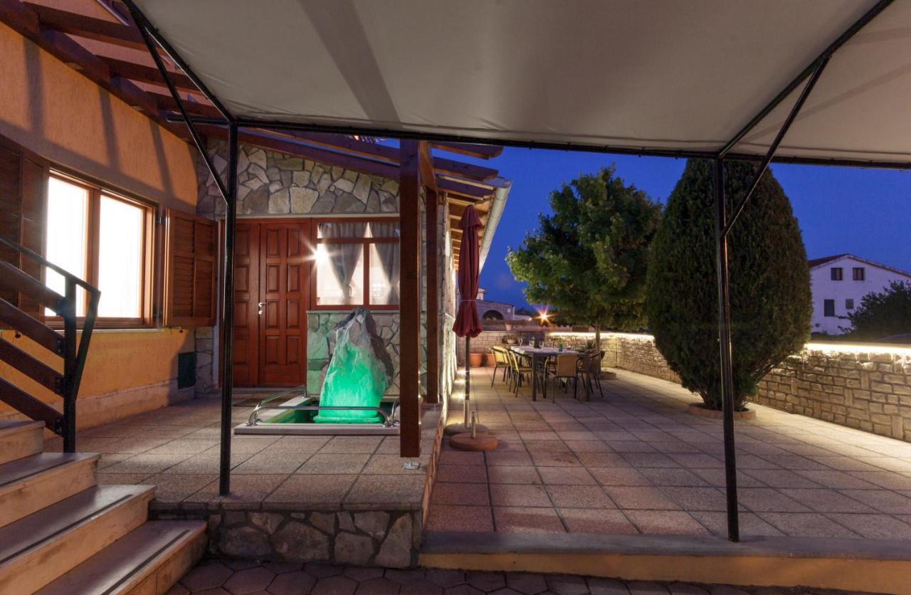 Villa Vinkuran Exterior photo